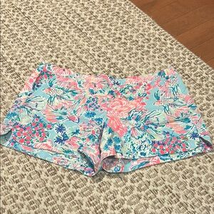 Floral/ ocean/ fish  Print Women’s Lilly Pulitzer Shorts size XL